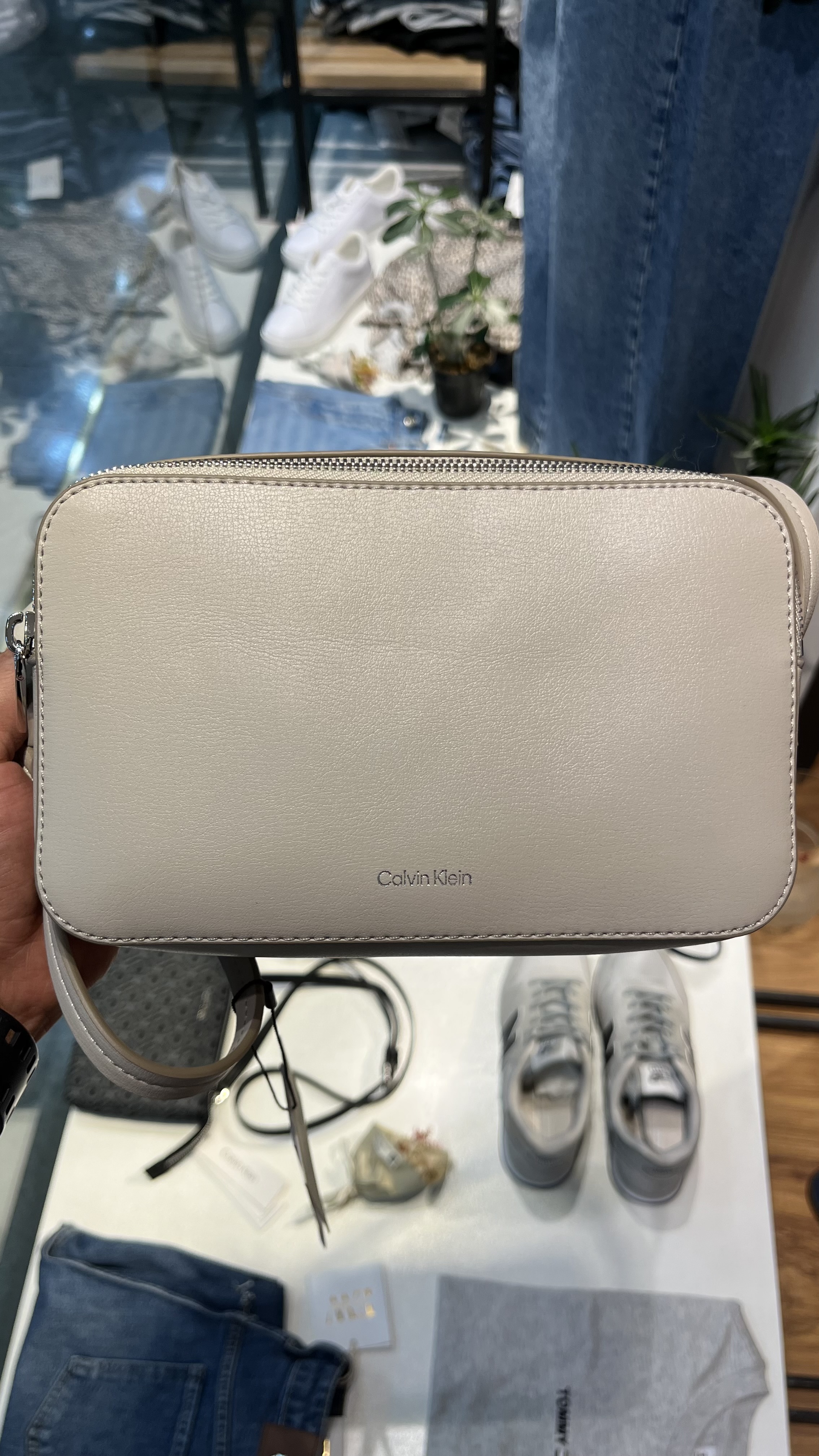 کیف کرم رنگ کلوین کلاین 🇺🇸calvin klein با ضمانت اورجینال بودن